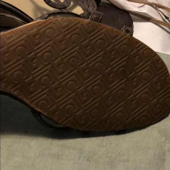 Used sandals by Liz Claiborne size 9 - Picture 3 of 10